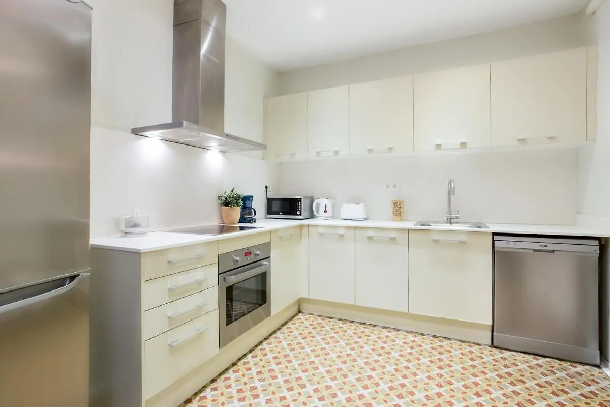 4 Bedroom Apartment With A Balcony In Las Ramblas 2 2 Barcelona
