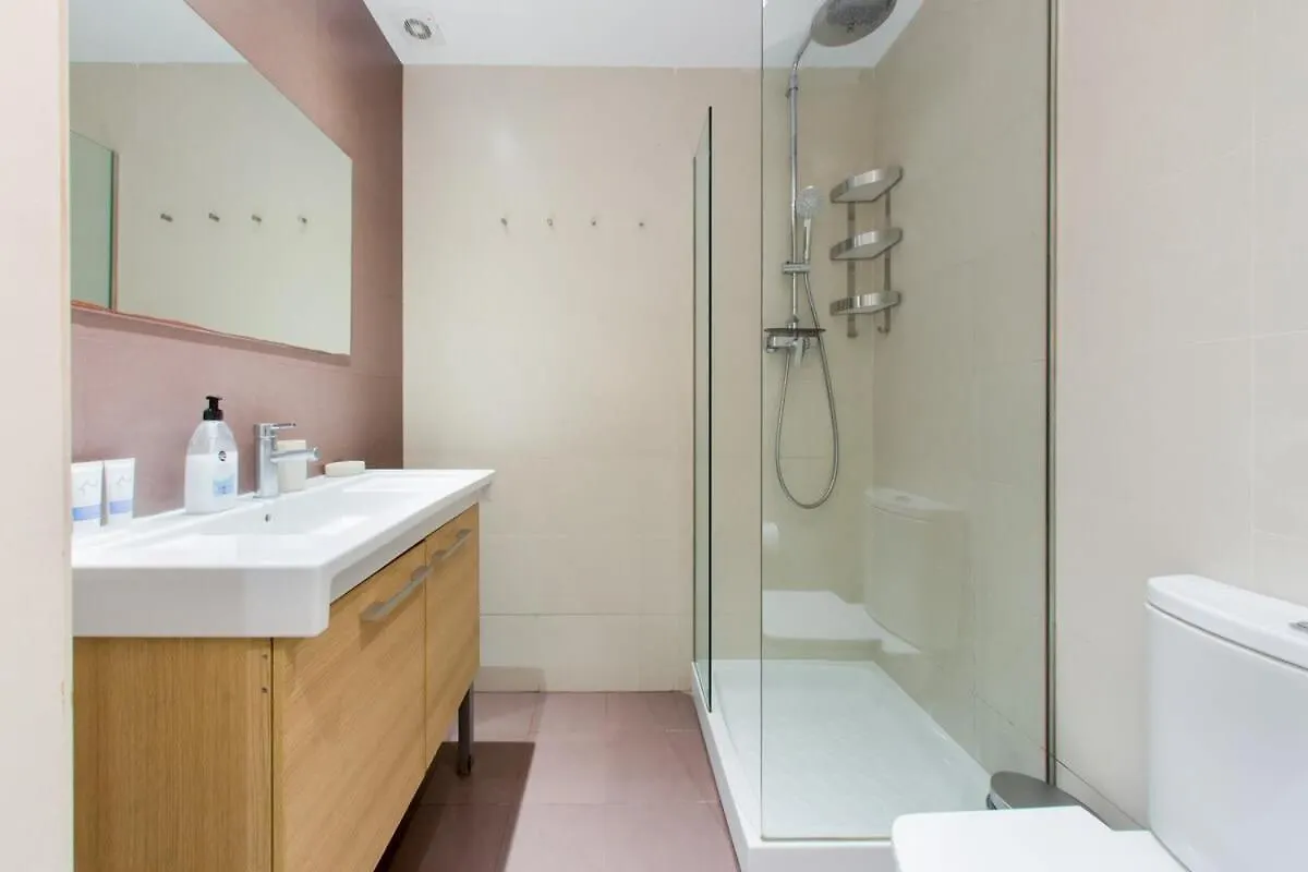 4 Bedroom Apartment With A Balcony In Las Ramblas 2 2 Barcelona 0*,  Spain